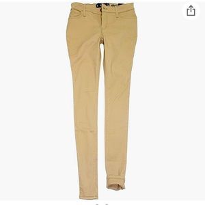Hollister Low-Rise Super Skinny Khaki’s